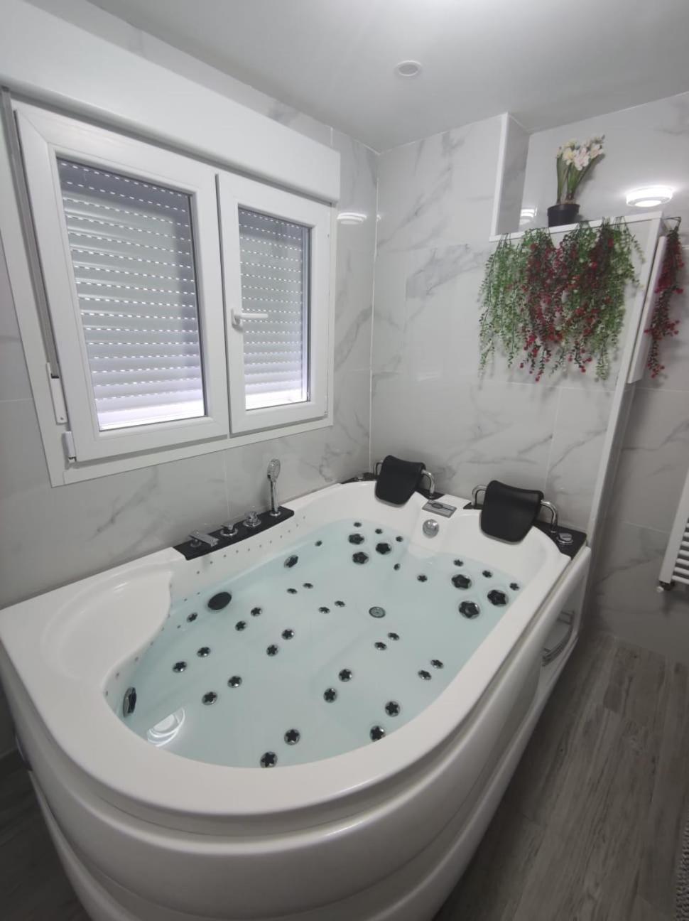 Apartamento Con Jacuzzi El Rincon De Las Delicias Zaragoza Exteriör bild